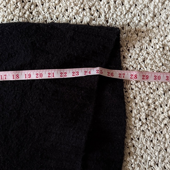 🍂 Old Navy Cozy Oversized Boucle Sweater in Black Jack 🍂 - Picture 5 of 7